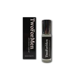 Perfume "Two For Men" con caja negra y botella cilíndrica de vidrio.