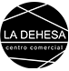 Logotipo en blanco de "La Dehesa, centro comercial" sobre fondo negro con líneas diagonales.