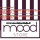 Testo promozionale su sfondo a righe con loghi di "mood store" e contatti per informazioni.