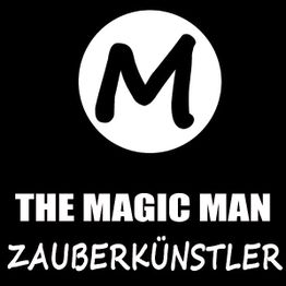 Ein schwarzes Logo mit großem "M", darunter "The Magic Man Zauberkünstler".
