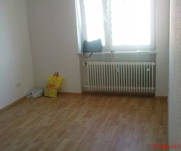 Zweiter Raum Tapeziert und Gestrichen und Laminat verlegt!!