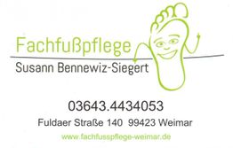 Visitenkarte von Fachfußpflege Susann Bennewitz-Siegert mit Kontaktinformationen in Grün.