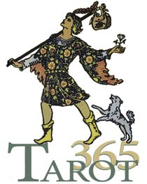 Tarotkarte "Der Narr" mit Hund, einer Blume, einem Stab und dem Text "Tarot 365".