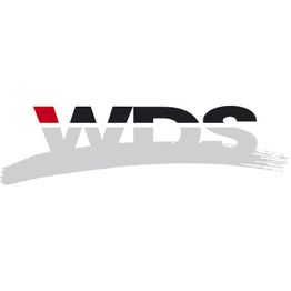 Logo mit den Buchstaben "WDS", schwarz-rot auf grauem Pinselstrichhintergrund.