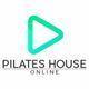Logotipo de Pilates House Online, con un triángulo verde apuntando a la derecha.