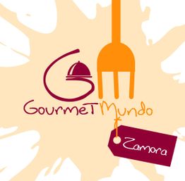 Logotipo de Gourmet Mundo Zamora con un tenedor y una etiqueta roja.