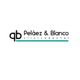 Logo de Peláez & Blanco Clínica Dental con iniciales "pb" y línea turquesa debajo del texto.