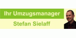 Grünes Banner mit der Aufschrift "Ihr Umzugsmanager" und Bild einer lächelnden Person.
