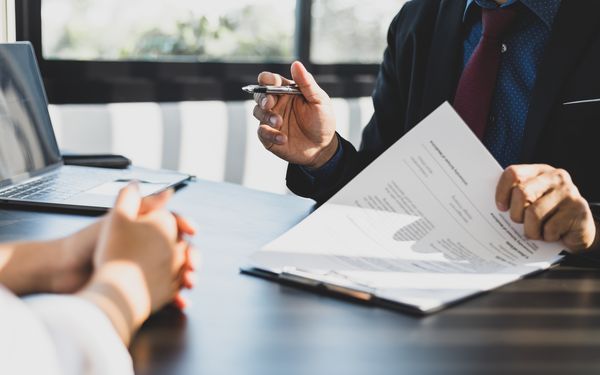 Verwaltung deiner Versicherungen: Tools, Apps, Tipps und Rechtliches