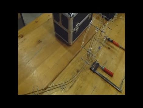 Testaufbau aus Acrylglas zum Testen von verschiedenen Bauteilen, welche für den Aufbau einer großen Kugellaufbahn Verwendung finden sollen.