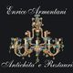 Lampadario antico decorativo con testo "Enrico Armentani Antichità e Restauri". Sfondo nero.