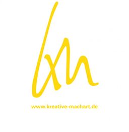 Gelbes Logo mit stilisiertem "km" und Website: www.kreative-machart.de.