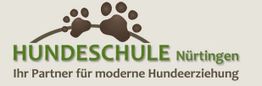 Hundeschule Nürtingen Logo mit Pfotenabdrücken, Slogan: "Ihr Partner für moderne Hundeerziehung".
