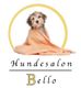 Nasser Hund im Handtuch mit der Aufschrift "Hundesalon Bello".