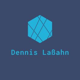 Blaues Sechseck-Logo mit Linien, darunter der Text "Dennis Laßahn" auf dunkelblauem Hintergrund.