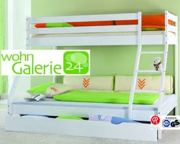 Etagenbett mit weißem Rahmen, grüner Bettwäsche und Kissen, im Kinderzimmer. Logo: wohnGalerie24.