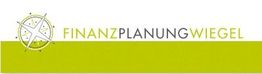 Logo von Finanzplanung Wiegel mit Kompass-Symbol und grünem Hintergrund.
