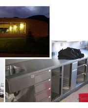 Gebäude, Reinigungsteam und eine Küche, Firmenlogo links: Blanc - Reinigungs- und Bodenpflege.