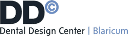 Logo van Dental Design Center Blaricum met "DD" en "Blaricum" in het blauw.
