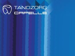 Blauw patroon met logo en tekst "Tandzorg Capelle" linksboven met een tand symbool.