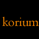 Orangefarbener Schriftzug "korium" auf schwarzem Hintergrund.
