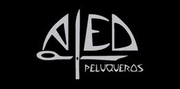 Logotipo estilizado de "Aled Peluqueros" en fondo negro.