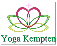 Logo mit Herz und Blättern, Text "Yoga Kempten" darunter.