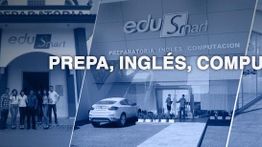 Edificio de EduSmart con texto: "PREPA, INGLÉS, COMPUTACIÓN", personas y auto en la entrada.