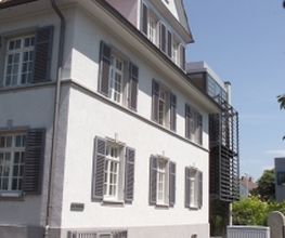 Kanzlei mit Ausfahrt
