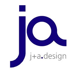 Logo mit blauem "ja", darunter "j+a.design" auf weißem Hintergrund.