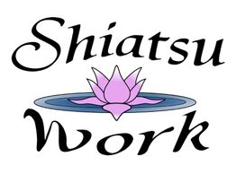 „Shiatsu Work“-Logo mit rosa Lotusblüte auf blauem Wasser.