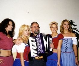 DJ Bussi mit Marianne und Töchter