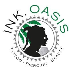 Logo mit Silhouette, Kreismuster, Palme. Text: "Ink Oasis. Tattoo. Piercing. Beauty."