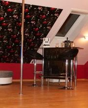 Poledance Worms (JGA) Logo