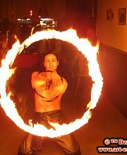 FIRE TWISTER Feuerkünstler Feuerspucker Feuerschlucker Feuershow Feuerartistik Feuertanz Feuerperfor