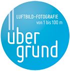 Blaues Logo mit Text: "Luftbild-Fotografie von 1 bis 100 m, über grund".