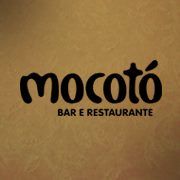 Logo do "Mocotó Bar e Restaurante" em fundo marrom claro.