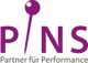 Logo mit Schriftzug "PINS" und Untertitel "Partner für Performance" in lila und grau.