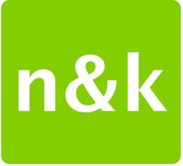 Grünes Quadrat mit weißen Buchstaben "n & k" in der Mitte.