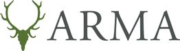 Logo mit grünem Hirschgeweih-Symbol und dem Schriftzug "ARMA" in Grau.
