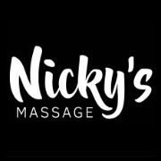 Logo met de tekst "Nicky's Massage" in witte letters op een zwarte achtergrond.