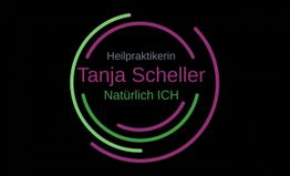Heilpraktiker-Logo mit Text "Tanja Scheller, Natürlich ICH" in grünen und violetten Kreislinien.