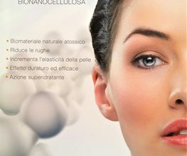 Frau mit Beauty-Maske, Text zu bionanocelluloser Maske und kosmetischen Vorteilen.