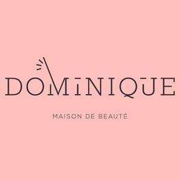 Logo "Dominique Maison de Beauté" em fundo rosa claro, com destaque na letra "I".