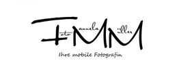 Logo mit der Aufschrift "FMM Foto Manuela Müller - Ihre mobile Fotografin" in Handlettering-Stil.