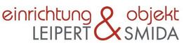 Logo mit Text: "einrichtung & objekt LEIPERT & SMIDA" in Rot und Grau.