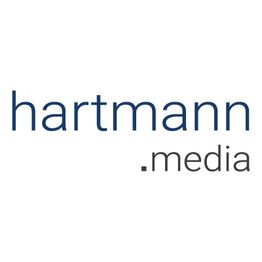 Logo mit blauem Schriftzug "hartmann" und grauem ".media" auf weißem Hintergrund.