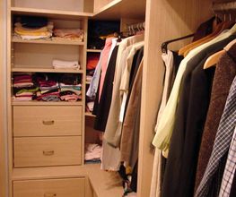 Kleiderschrank