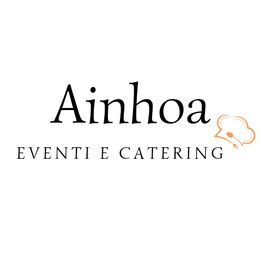 Logo di "Ainhoa Eventi e Catering" con illustrazione di un cappello da chef arancione.