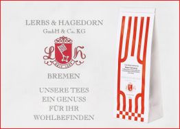 Teepackung von Lerbs & Hagedorn, Bremen, mit rotem Logo und Werbeslogan für Teegenuss.